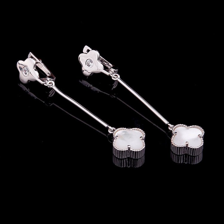 Золоті сережки "Конюшина" з перламутром і фіанітами с03682 від ювелірного магазину Онікс - 1