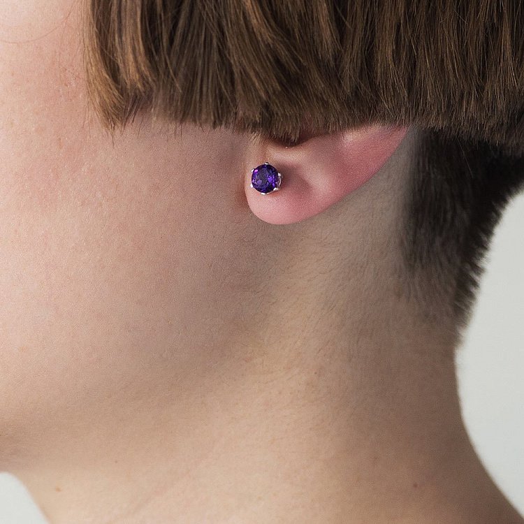 Серебряные серьги-гвоздики с аметистом 6 мм 121985 от ювелирного магазина Оникс - 3