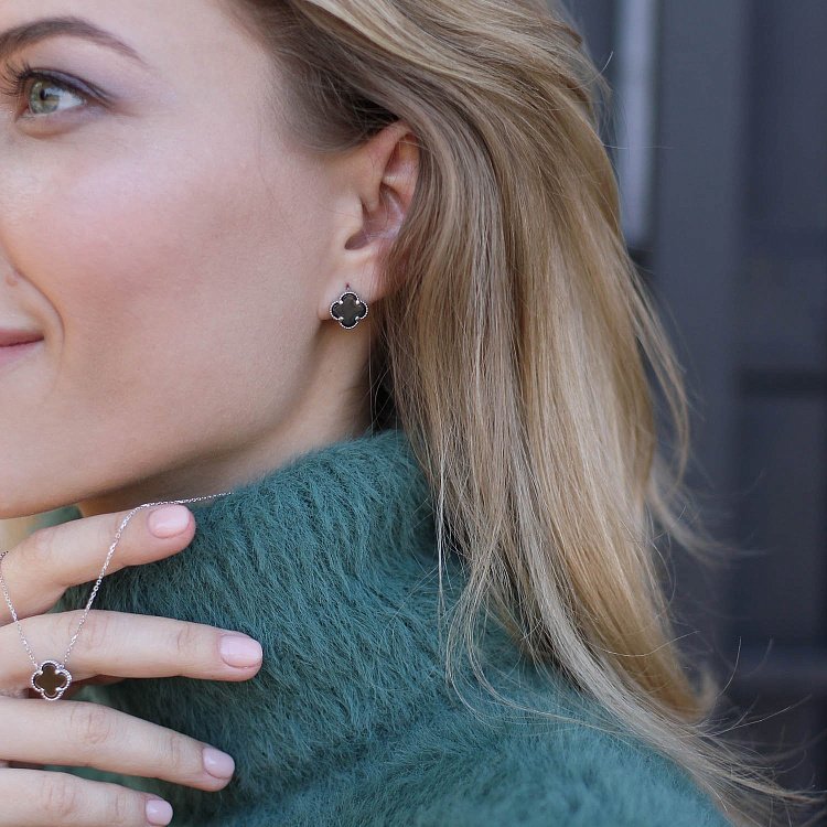 Серебряные серьги "Клевер" с ониксом 122003 от ювелирного магазина Оникс - 5