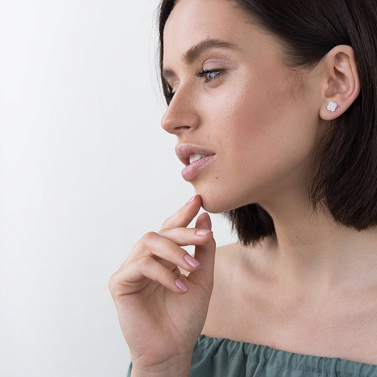 Золоті сережки-пусети з фіанітами "Конюшина" с04775 від ювелірного магазину Онікс - 3