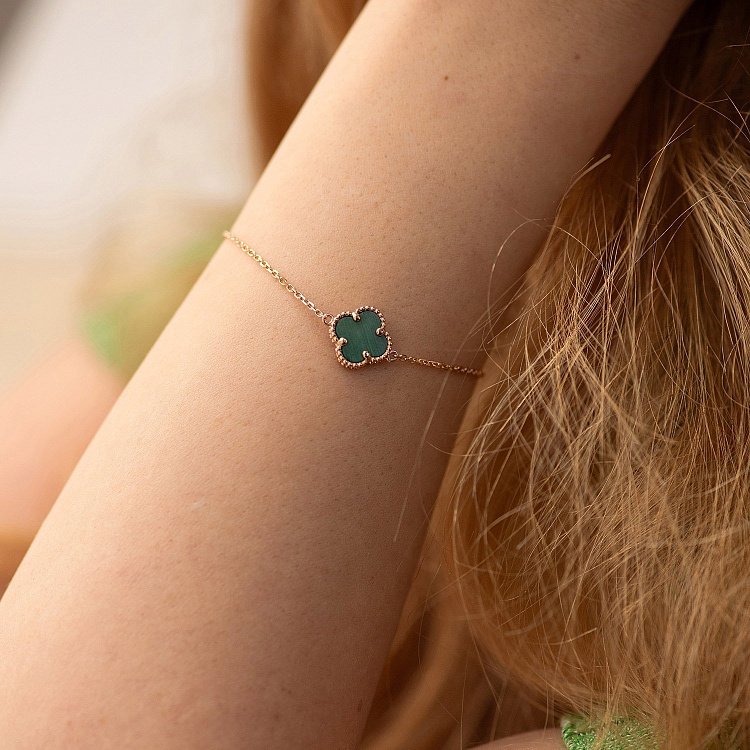 Браслет "Клевер" в красном золоте (малахит) б04565 от ювелирного магазина Оникс - 1