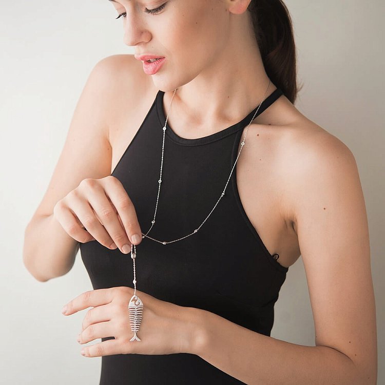 Серебряное колье "Рыбка" с фианитами 18287 от ювелирного магазина Оникс