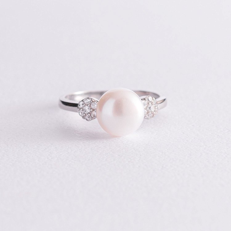 Серебряное кольцо с жемчугом и фианитами 1799/1р-PWT от ювелирного магазина Оникс