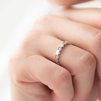 Серебряное кольцо "Грани" с фианитами 112581 №3