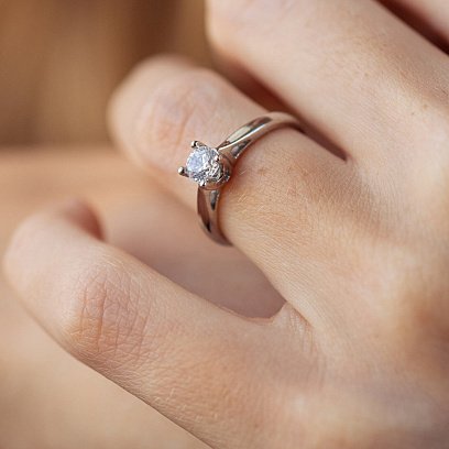 Срібна заручальна каблучка з фіанітом 112188 №4