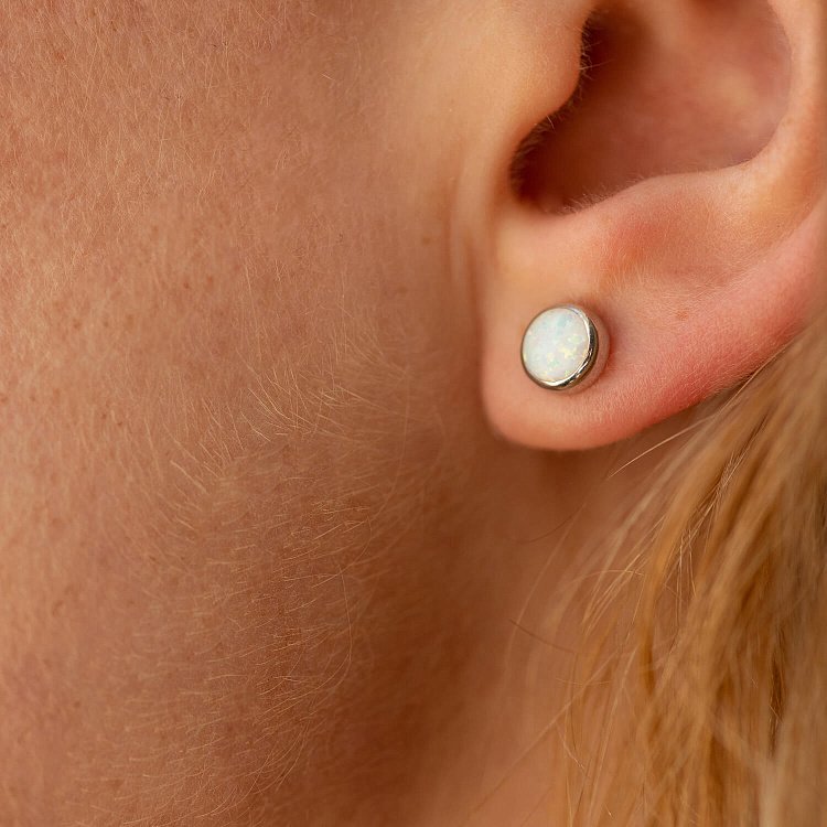 Золотые серьги-пусеты "Сияние" (синт. опал) 6 мм с05474 от ювелирного магазина Оникс - 4