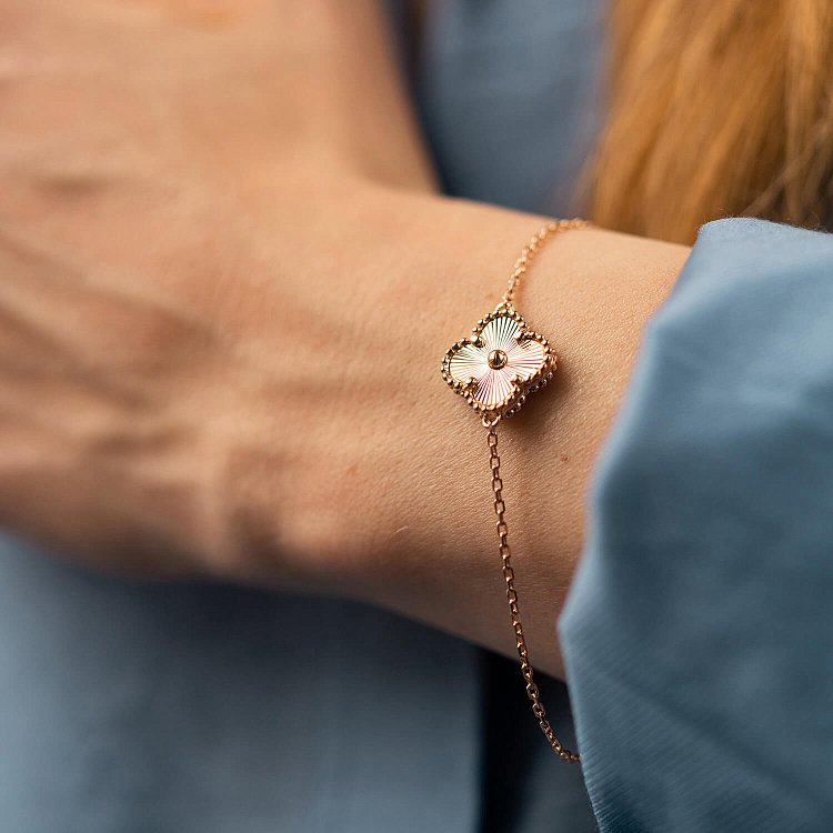 Браслет "Конюшина" у червоному золоті б05282 від ювелірного магазину Онікс - 1