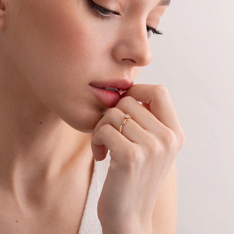 Помолвочное золотое кольцо с бриллиантом 219712421 от ювелирного магазина Оникс - 4