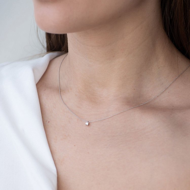 Золотое колье с бриллиантом колб0058di от ювелирного магазина Оникс - 1