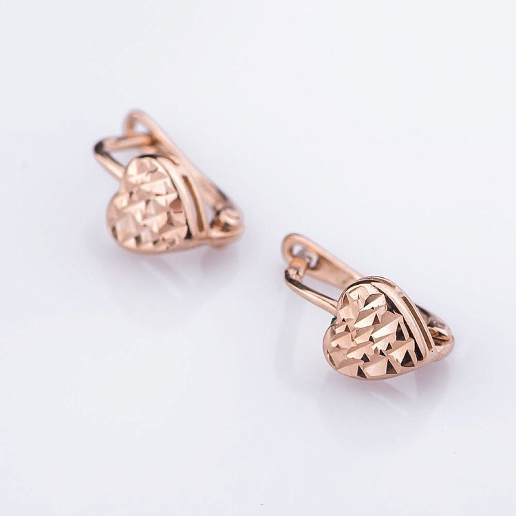 Золотые детские серьги "Сердце" с04577 от ювелирного магазина Оникс