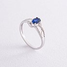 Золотое кольцо с синим сапфиром и бриллиантами C01286R от ювелирного магазина Оникс