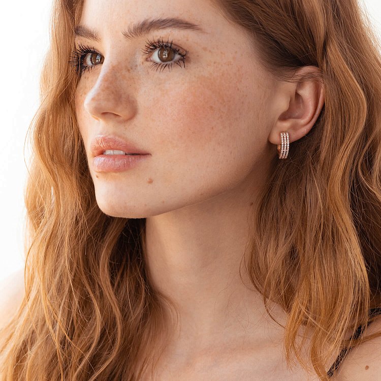 Золотые серьги с бриллиантами 32962421 от ювелирного магазина Оникс - 1