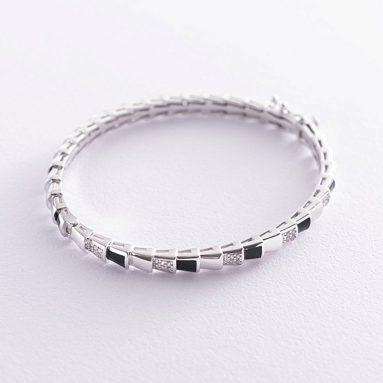 Жесткий браслет в белом золоте (фианит, эмаль) б04510 от ювелирного магазина Оникс