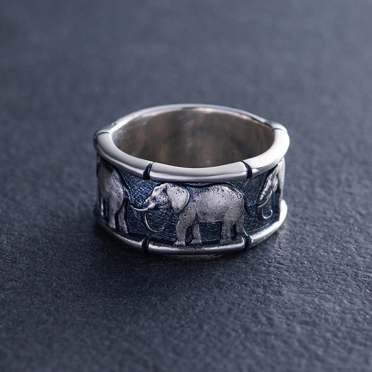 Серебряное кольцо "Слоны" 112727 от ювелирного магазина Оникс
