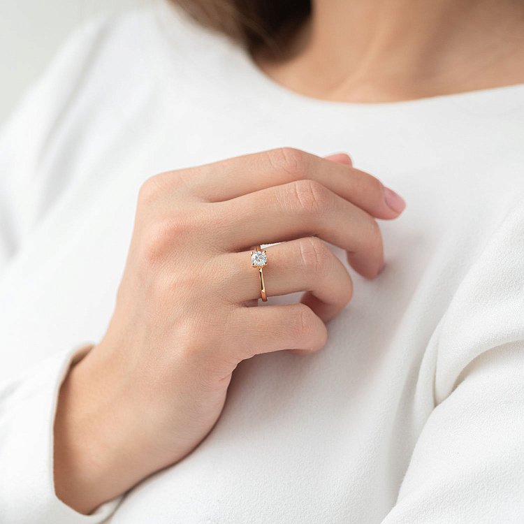 Золотое помолвочное кольцо (цирконий Swarovski) к06229 от ювелирного магазина Оникс - 1