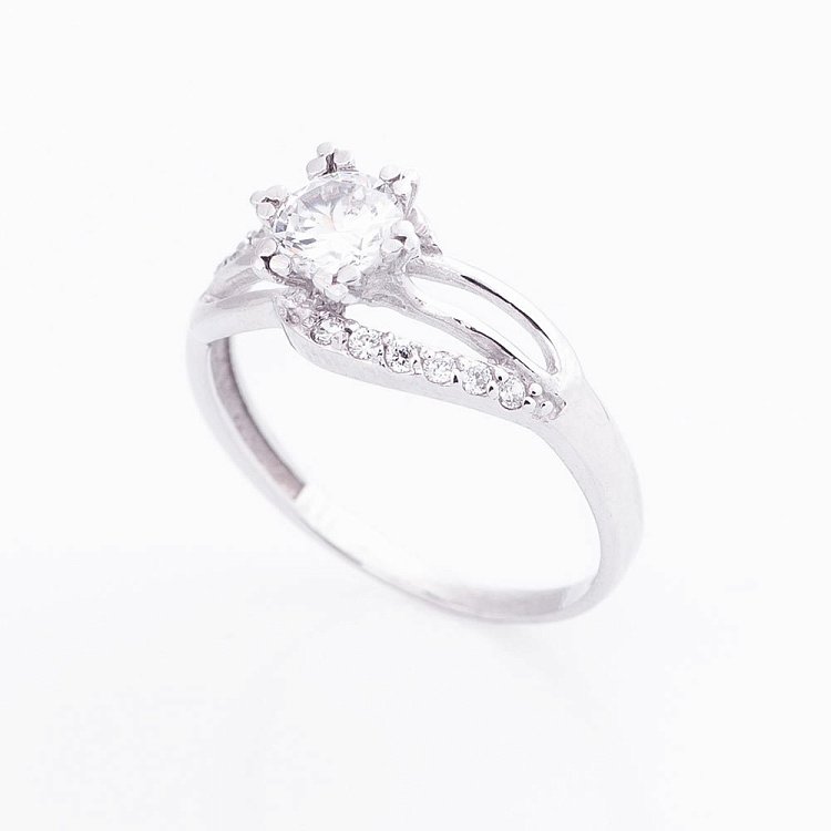 Золотое кольцо с фианитами к05049 Золотое кольцо с фианитами к05049 от ювелирного магазина Оникс