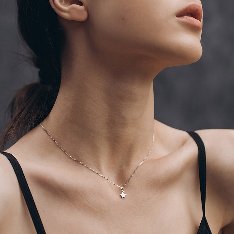 Срібне кольє "Зірочка" 18780 від ювелірного магазину Онікс