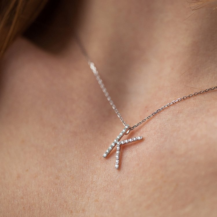 Золоте кольє з літерою "К" з діамантами 133581121 від ювелірного магазину Онікс - 6