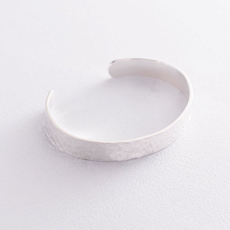 Жорсткий браслет ручної роботи зі срібла  141480 від ювелірного магазину Онікс