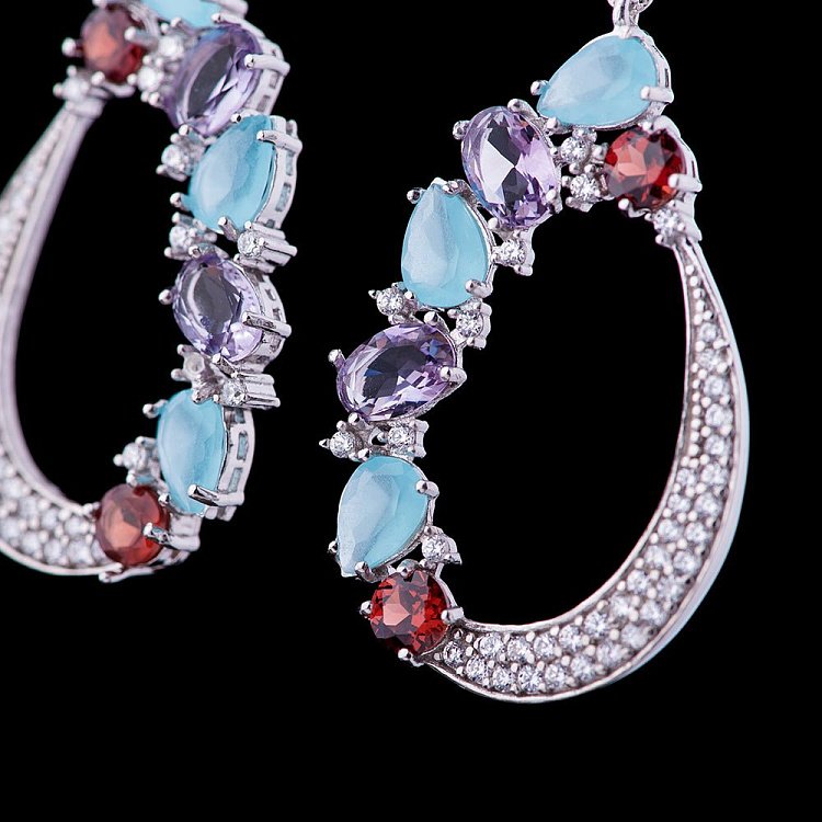 Серебряные серьги с цветными фианитами 121909 от ювелирного магазина Оникс - 2