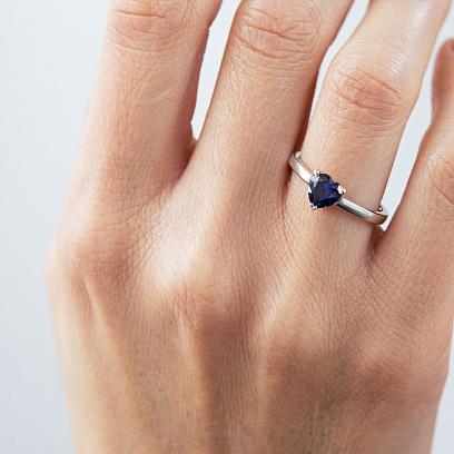 Серебряное кольцо "Сердечко" (синт. сапфир) 1927/1р-HSPH №2