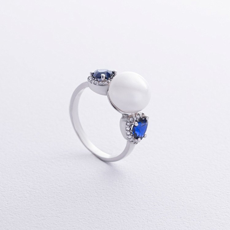 Срібна каблучка "Сердечки" з перлиною, синт. сапфірами та фіанітами 1836/1р-PWTNS від ювелірного магазину Онікс