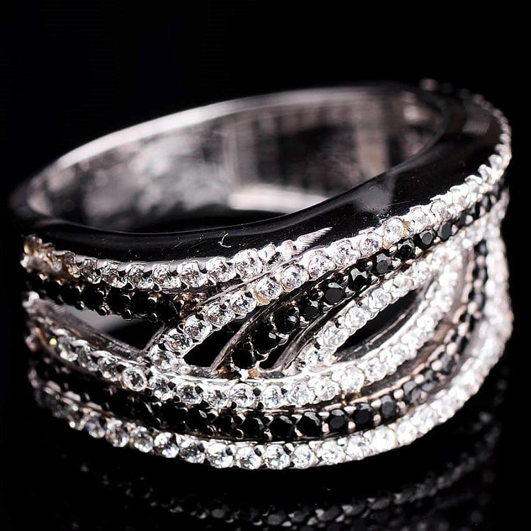 Женское кольцо из белого золота с фианитами к02570 от ювелирного магазина Оникс - 1