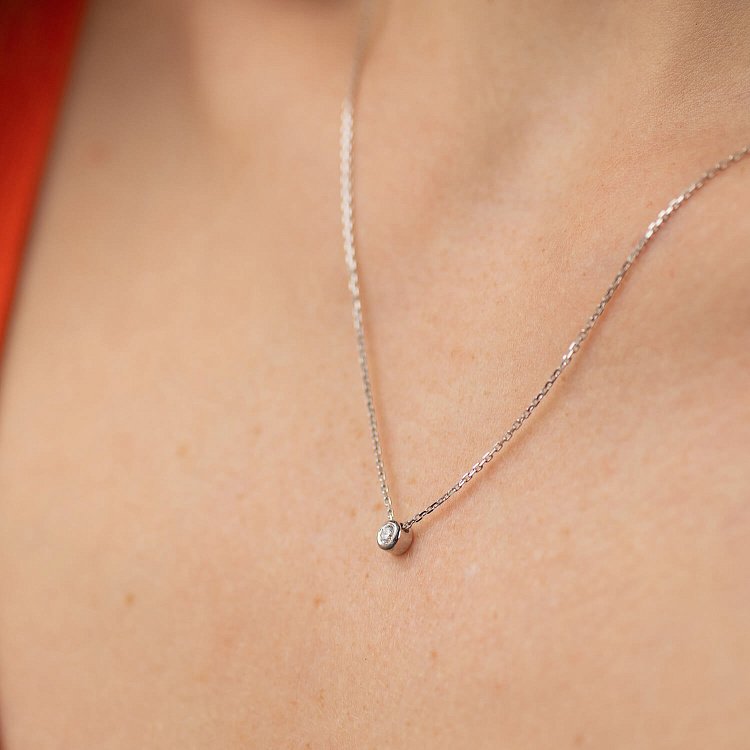 Колье в белом золоте с бриллиантом 734171121 от ювелирного магазина Оникс - 3