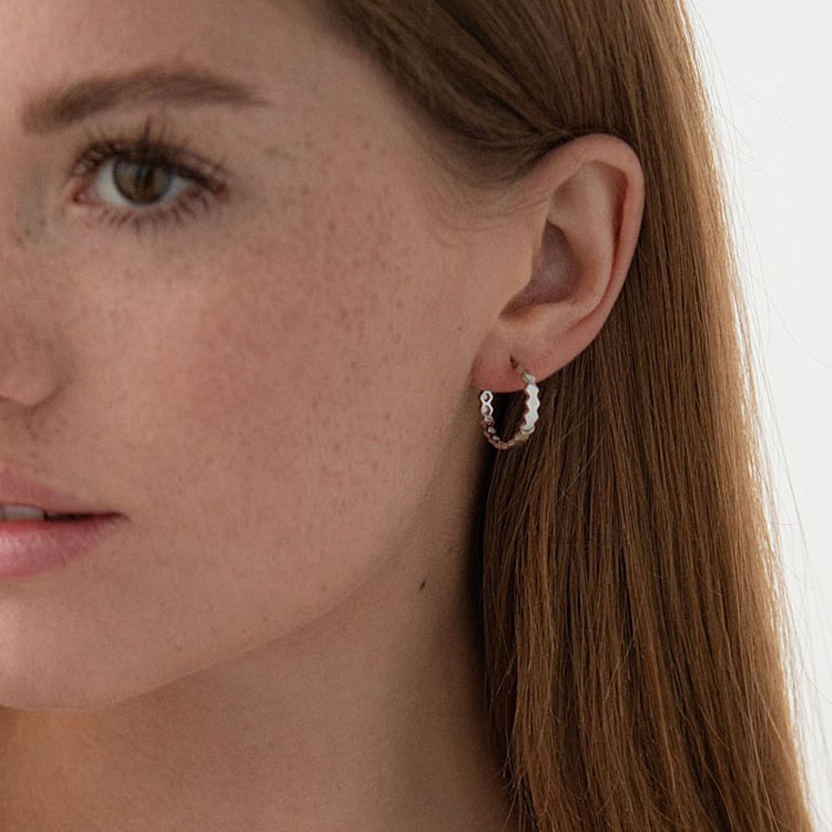 Серьги - пусеты "Грани" в серебре 122924 от ювелирного магазина Оникс - 5