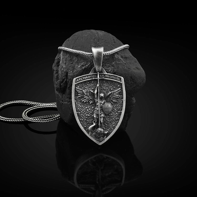 Серебряный кулон "Архангел Михаил" 133185 от ювелирного магазина Оникс