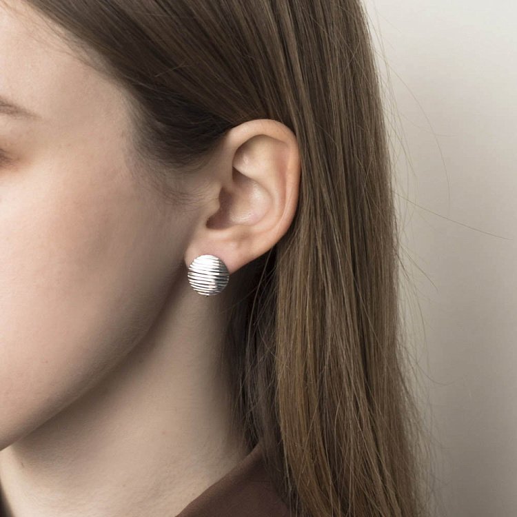 Серебряные серьги на английской застежке 122384 от ювелирного магазина Оникс - 3