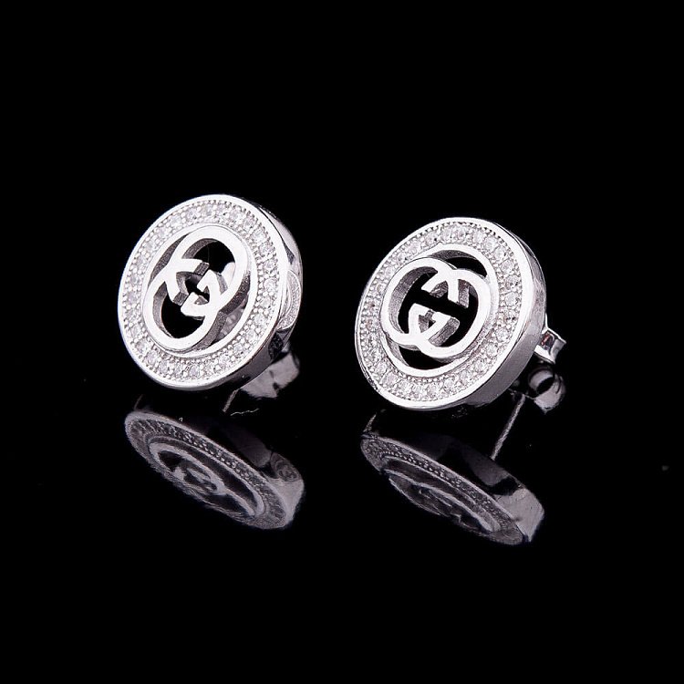 Эксклюзивные серебряные серьги с фианитами 121665 от ювелирного магазина Оникс