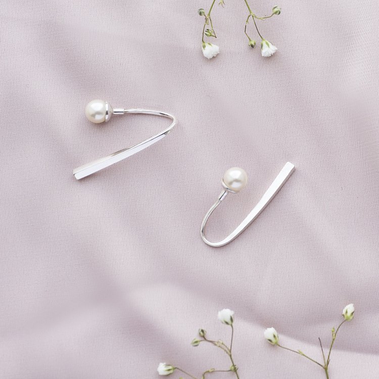 Серебряные серьги с жемчугом 122351 от ювелирного магазина Оникс