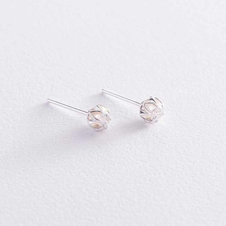 Срібні сережки-пусети "Квіточки" з фіанітами 121785 від ювелірного магазину Онікс