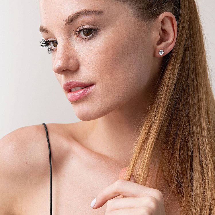 Золотые серьги - пусеты с фианитами с04082 от ювелирного магазина Оникс - 1