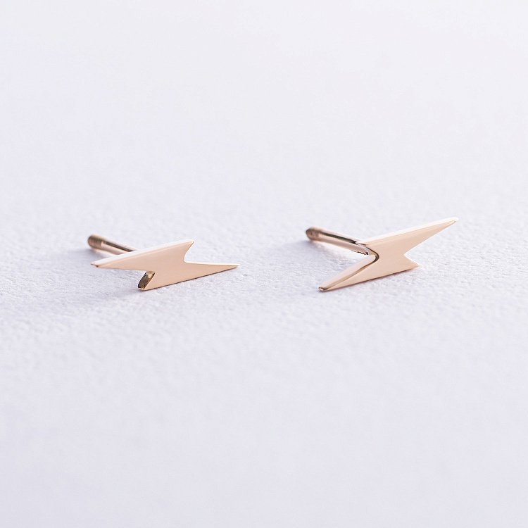 Серьги - пусеты "Молнии" в желтом золоте с07929 от ювелирного магазина Оникс