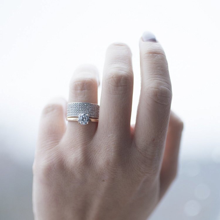 Золотое кольцо (фианиты) к05359 от ювелирного магазина Оникс - 3