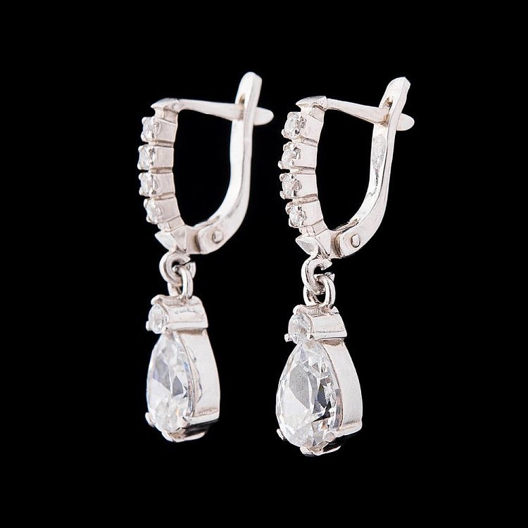 Серебряные серьги с фианитами 121269 - 1 Серебряные серьги с фианитами 121269 от ювелирного магазина Оникс - 1