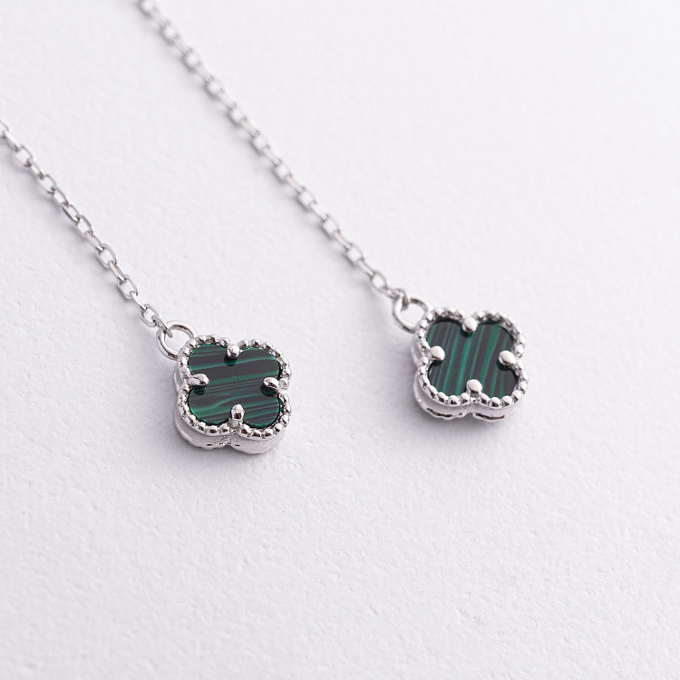 Срібні сережки - протяжки "Конюшина" з малахітом 123510 від ювелірного магазину Онікс - 1