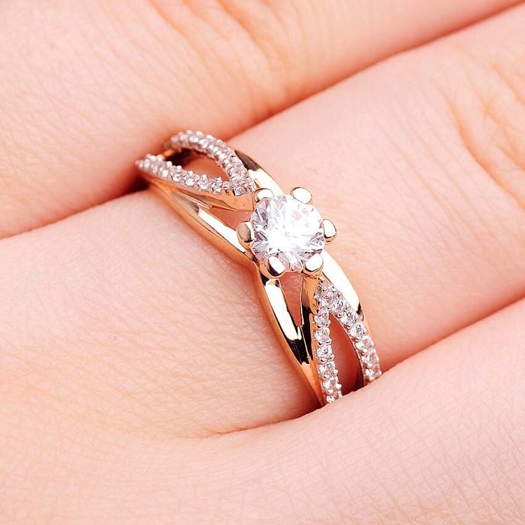 Жіноча золота каблучка з фіанітами к03345 від ювелірного магазину Онікс - 3