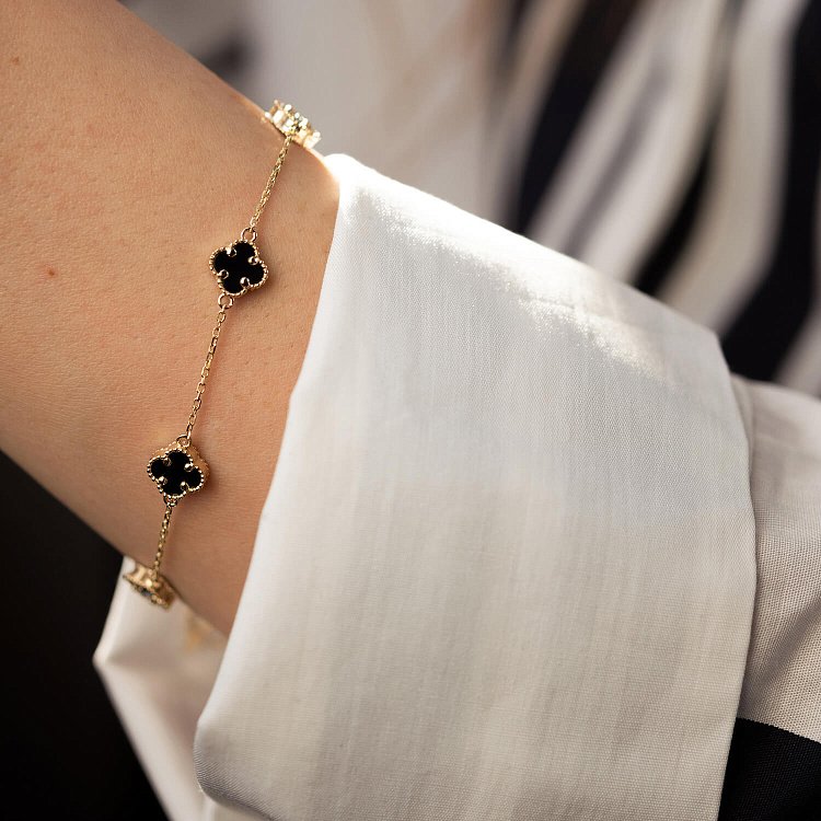 Браслет "Конюшина" з оніксом mini (жовте золото) б05244 від ювелірного магазину Онікс - 6