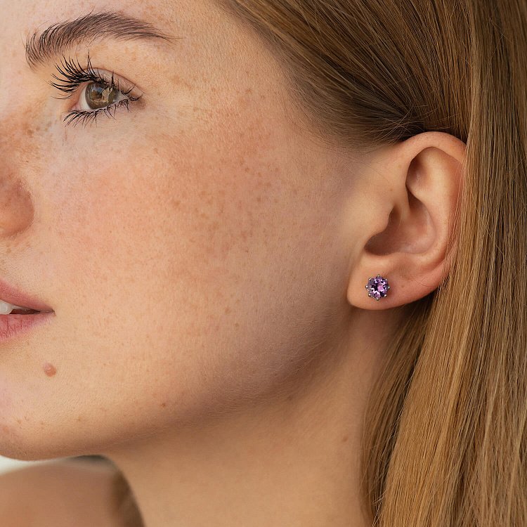 Золотые серьги-пусеты с аметистом с06406 от ювелирного магазина Оникс - 1