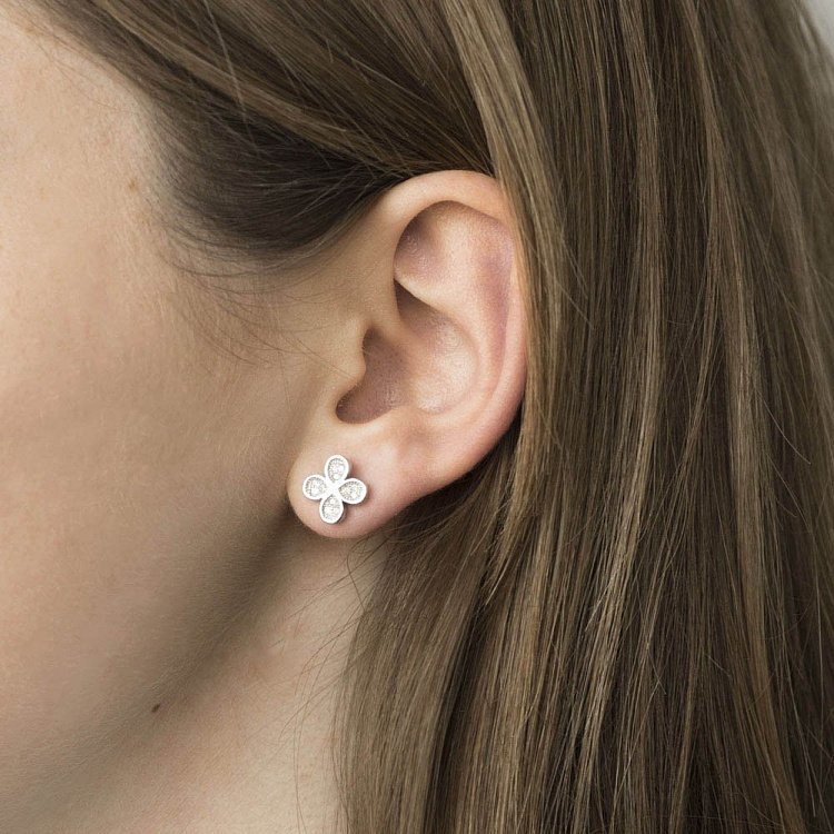 Срібні сережки-пусети "Конюшина" з фіанітами 121673 від ювелірного магазину Онікс - 5