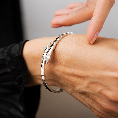 Жесткий браслет "Змея" в белом золоте (фианиты) б05494 №6