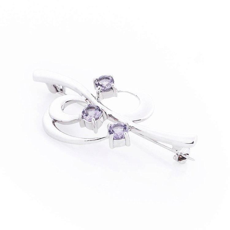Серебряная брошка с аметистом 16064 от ювелирного магазина Оникс