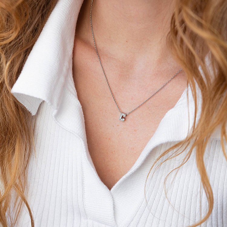 Серебряное колье с буквой "С" с фианитами 1103 С от ювелирного магазина Оникс - 1