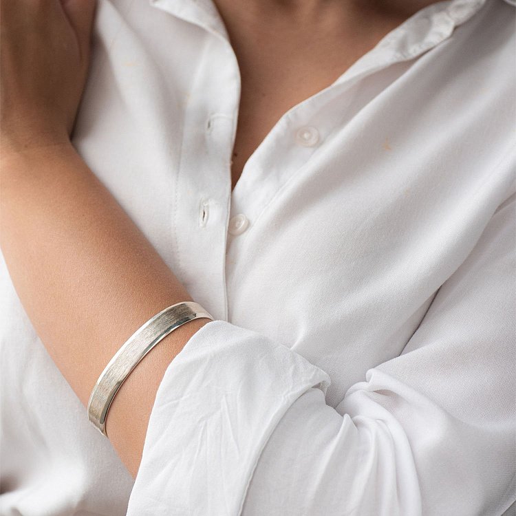 Жорсткий браслет зі срібла 141433 від ювелірного магазину Онікс - 2