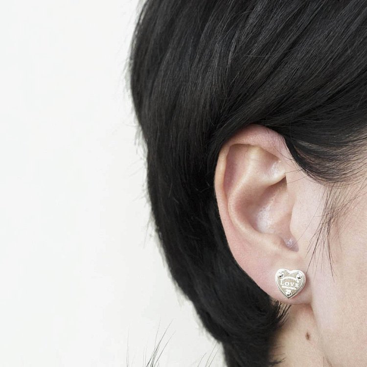 Срібні сережки-сердечка 122065 від ювелірного магазину Онікс - 3