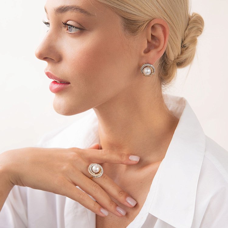 Золота каблучка "Кругообіг" з діамантами і перлиною к954 від ювелірного магазину Онікс - 2