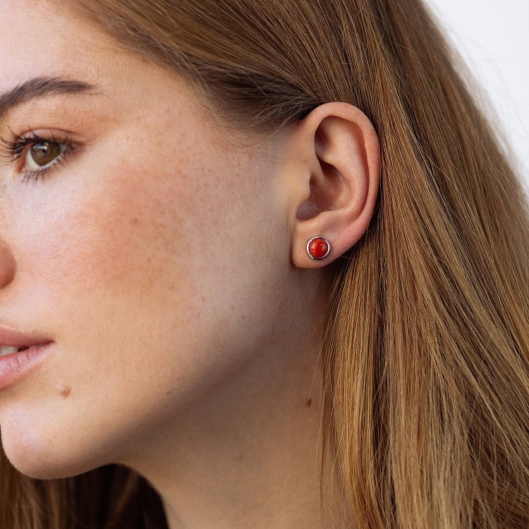 Серьги - пусеты с кораллом (белое золото) с08870 от ювелирного магазина Оникс - 1